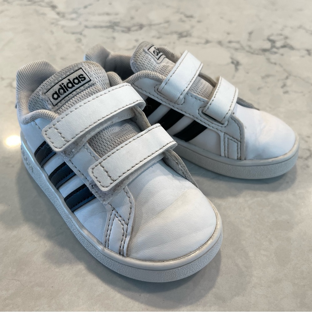 Adidas grand court sneaker toddler size 7